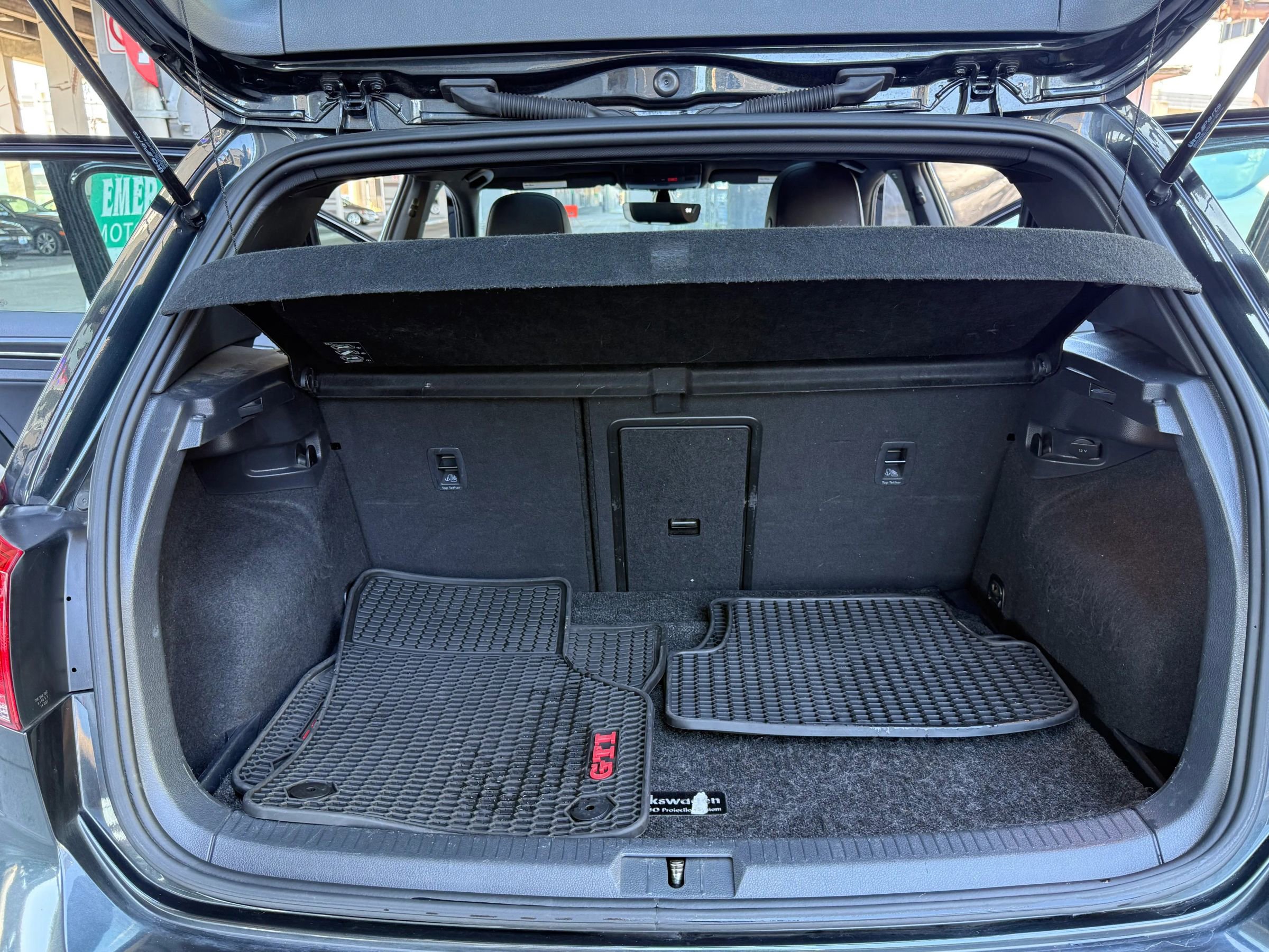 Used 2017 Volkswagen GTI SE image 18