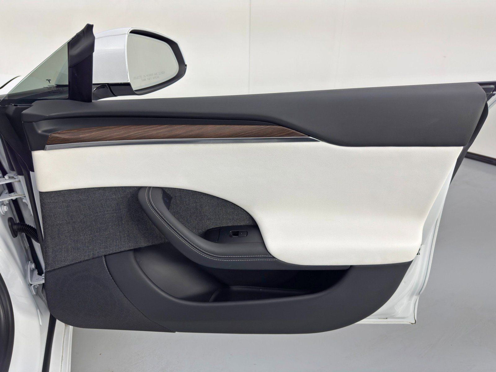 Used 2021 Tesla Model S Plaid image 43