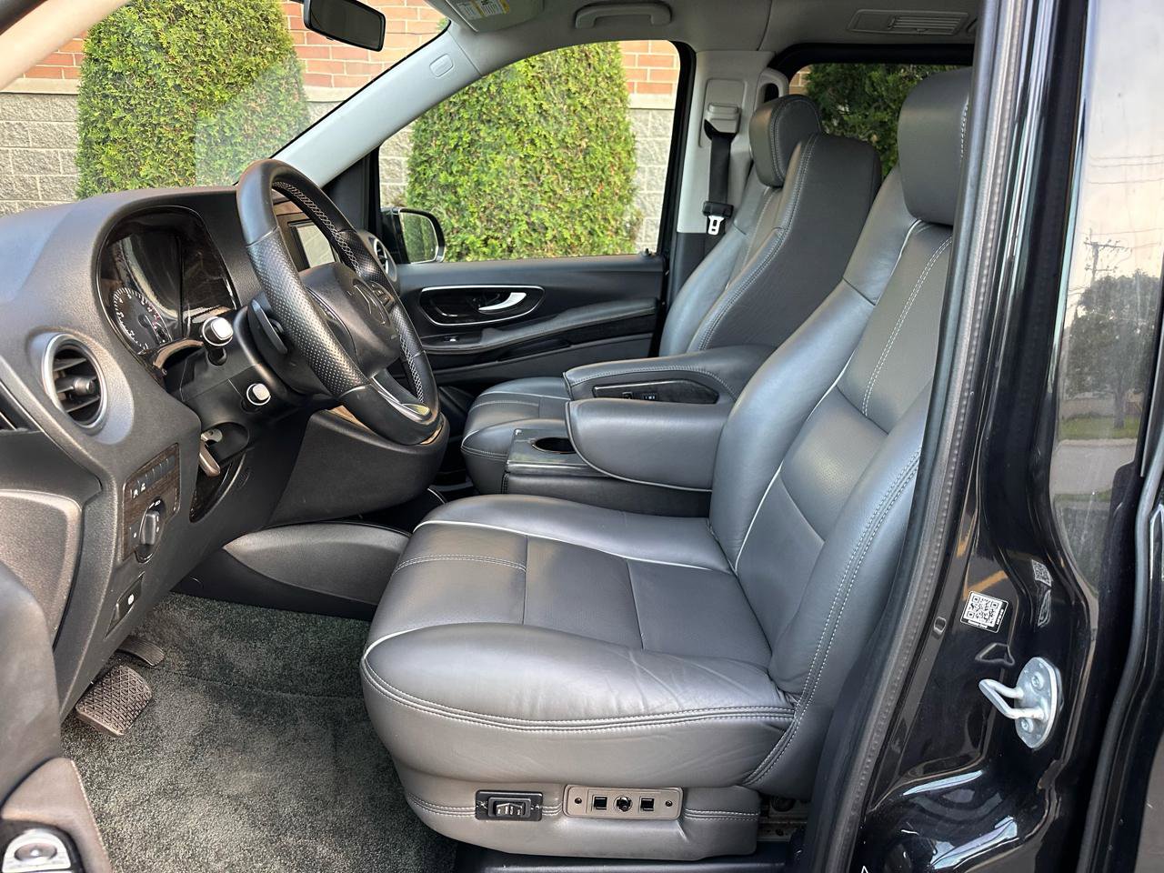 Used 2018 Mercedes-Benz Metris Passenger image 12