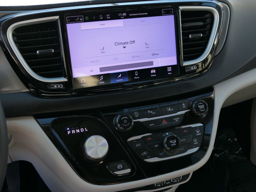 Used 2023 Chrysler Pacifica Touring-L image 17