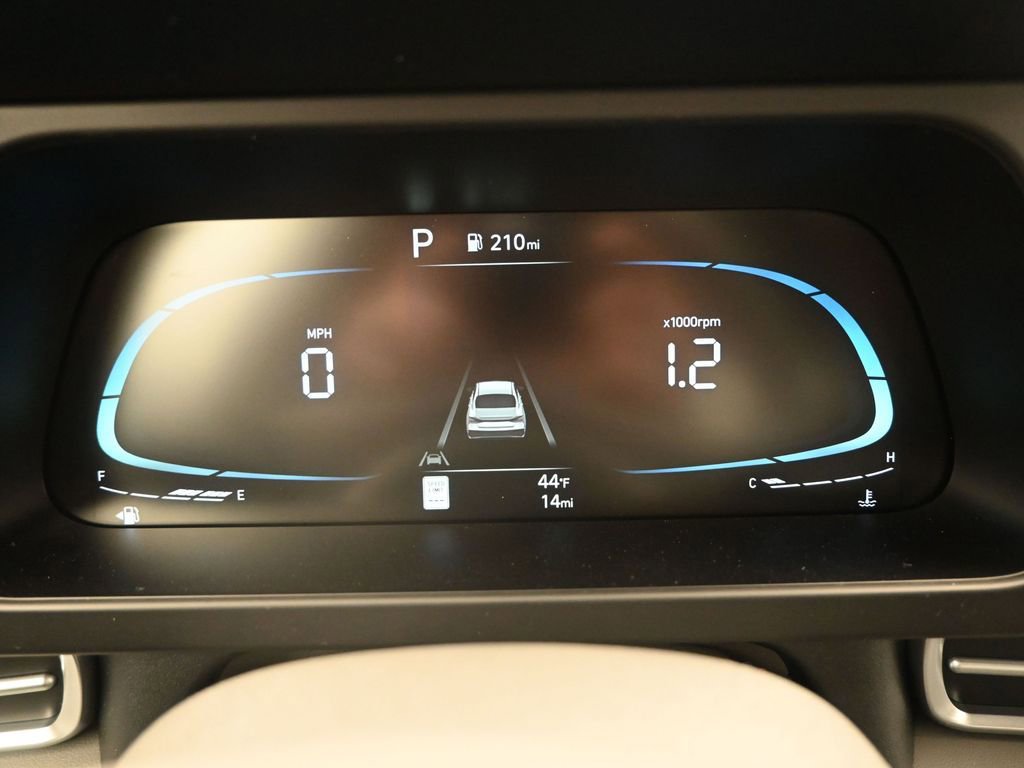 Used 2025 Hyundai Elantra Sport image 16