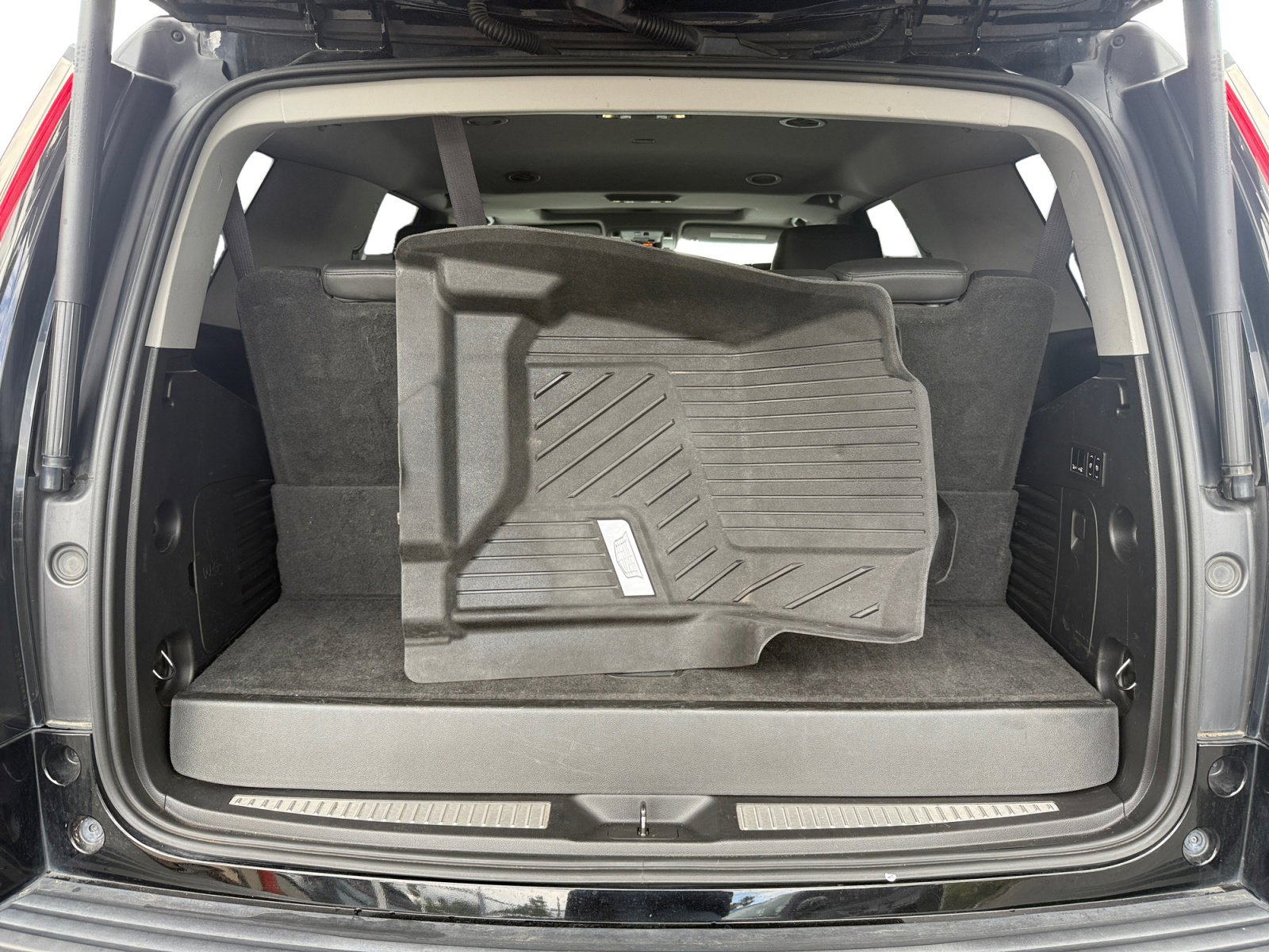 Used 2017 Cadillac Escalade Luxury AWD/4WD image 17