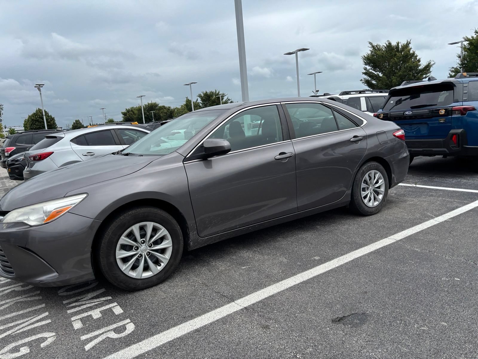 Used 2017 Toyota Camry LE FWD image 3
