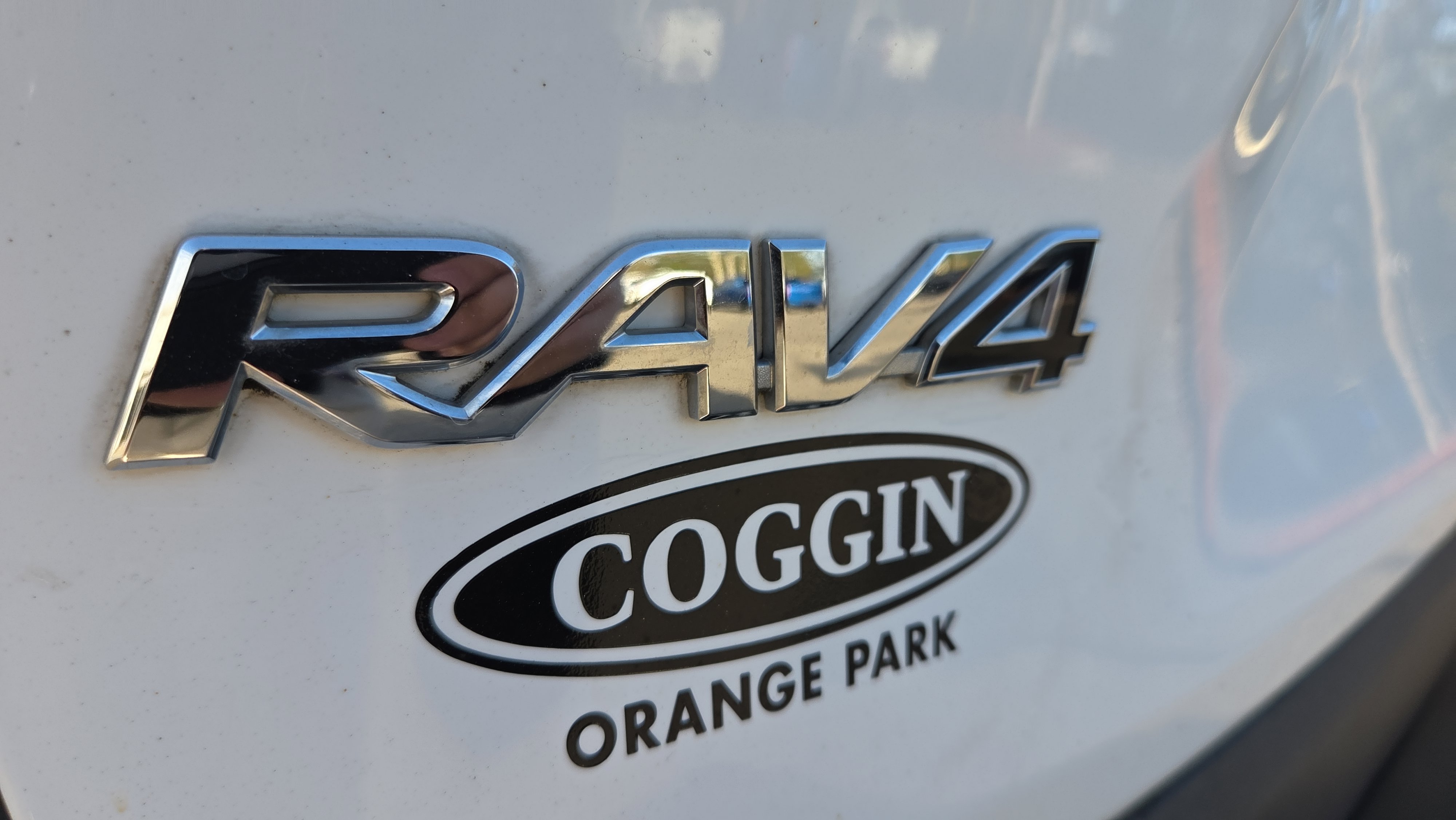 Used 2020 Toyota RAV4 LE image 17