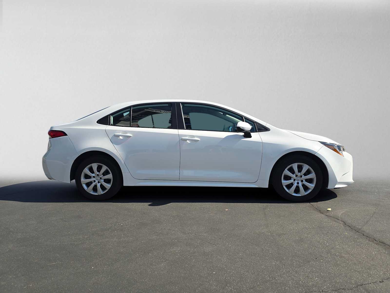 Certified 2025 Toyota Corolla LE FWD image 2