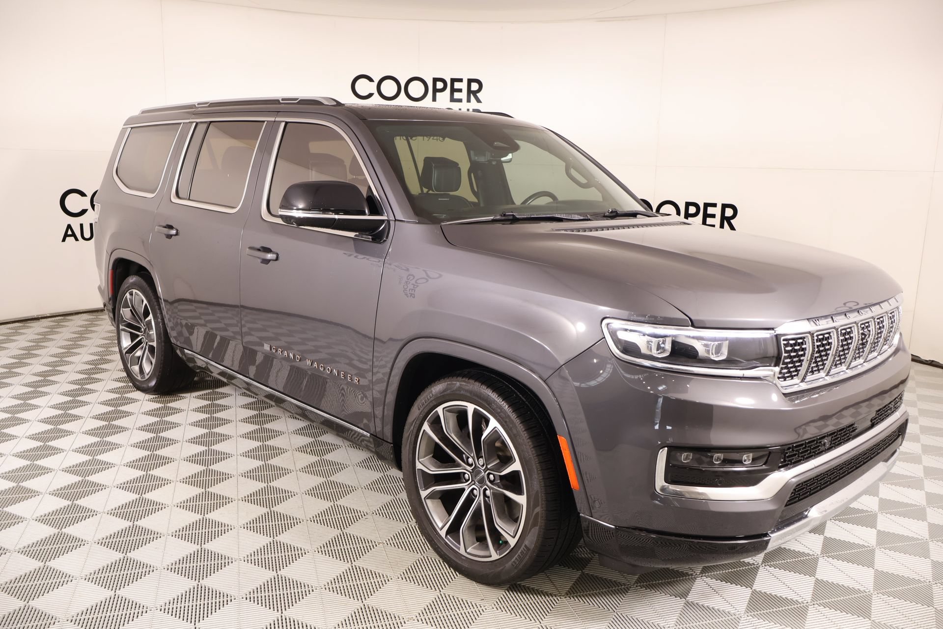 Used 2023 Jeep Grand Wagoneer Series III AWD/4WD image 1