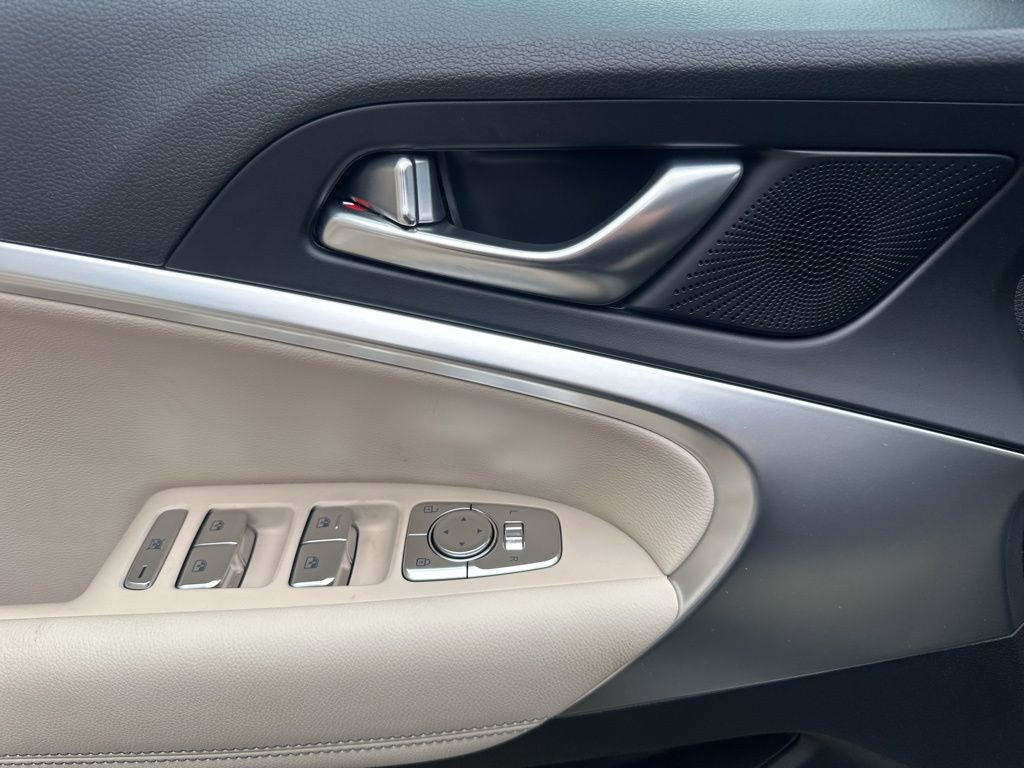 Used 2026 Genesis G70 2.5T image 19