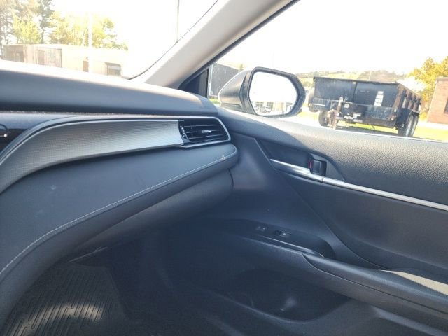 Used 2020 Toyota Camry SE image 18