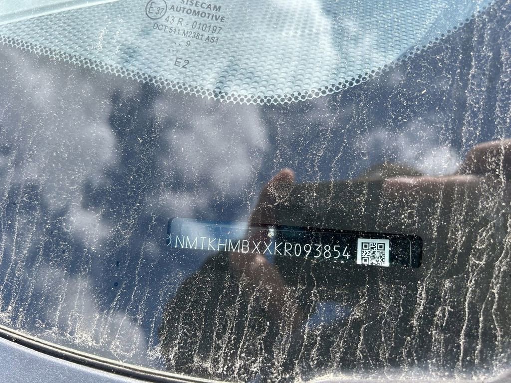 Used 2019 Toyota C-HR XLE image 11