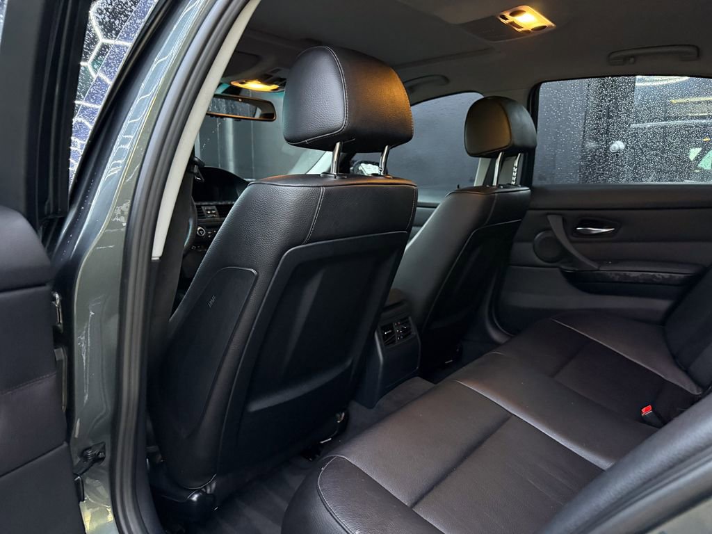 Used 2011 BMW 335i xDrive Sedan image 19