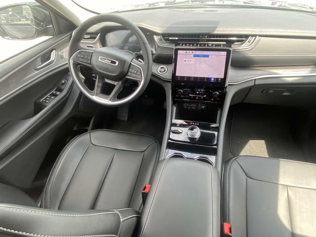 Used 2023 Jeep Grand Cherokee Limited image 13