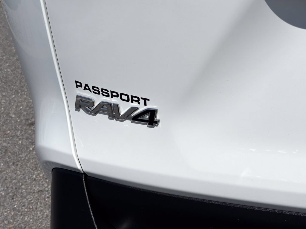 Used 2025 Toyota RAV4 XLE AWD/4WD image 13