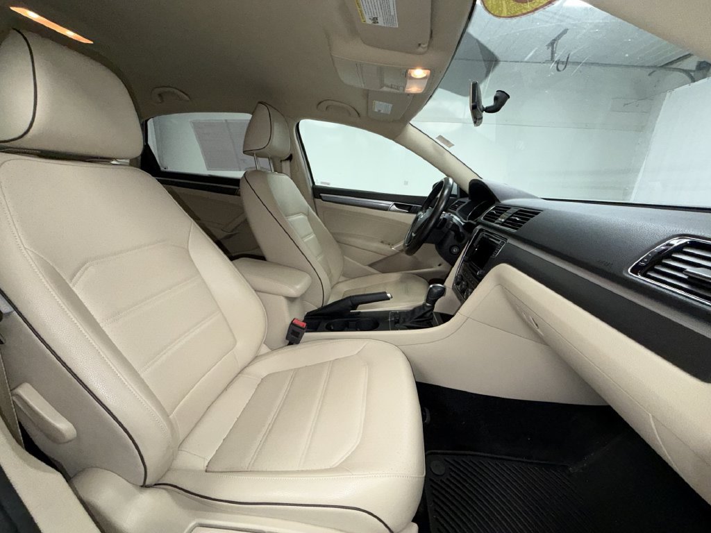 Used 2018 Volkswagen Passat 2.0T R-Line FWD image 20