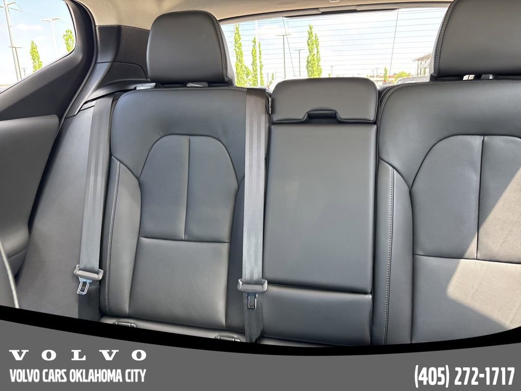 Used 2025 Volvo XC40 B5 Plus AWD/4WD image 11