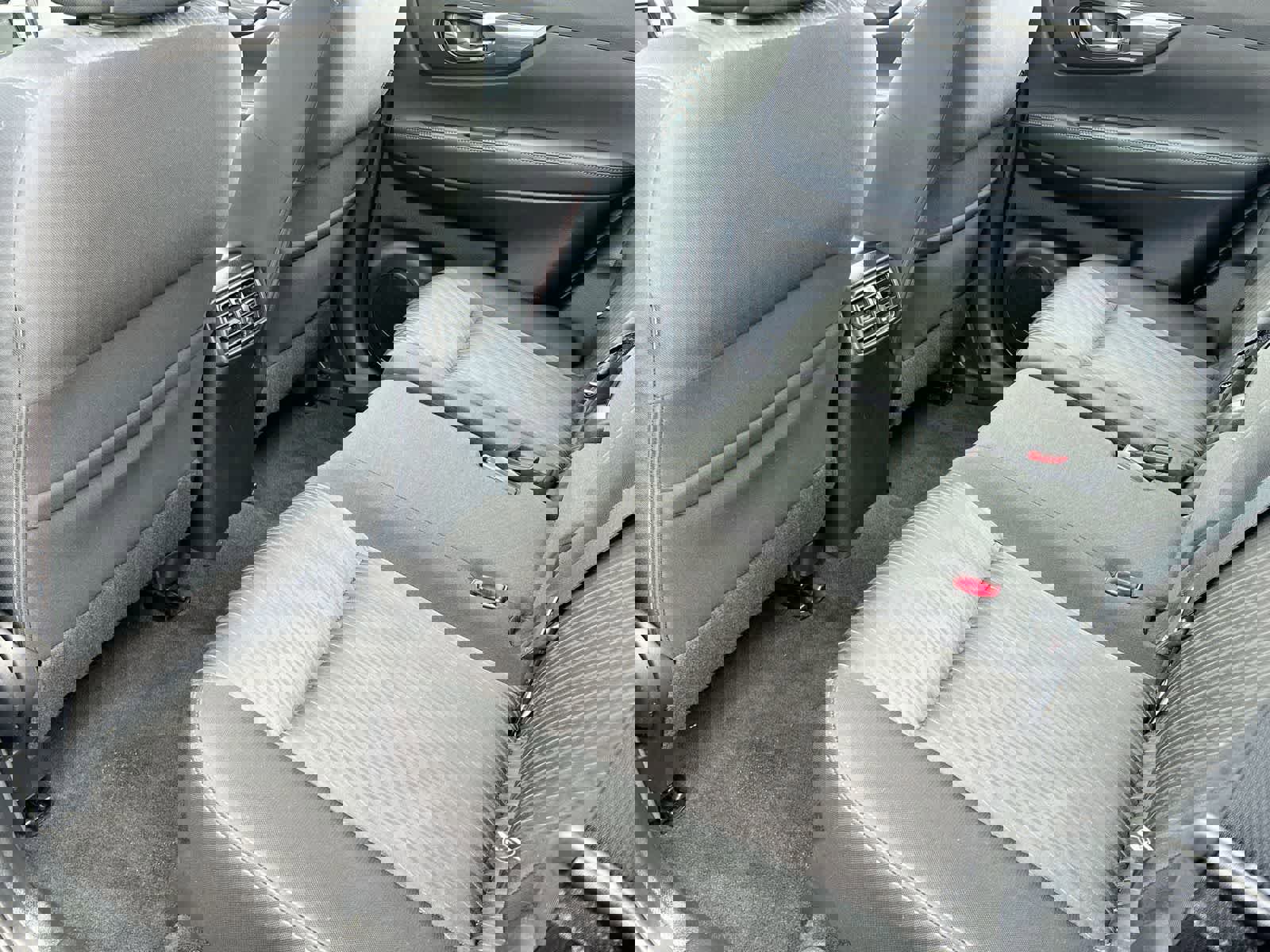 Used 2018 Nissan Rogue S image 18