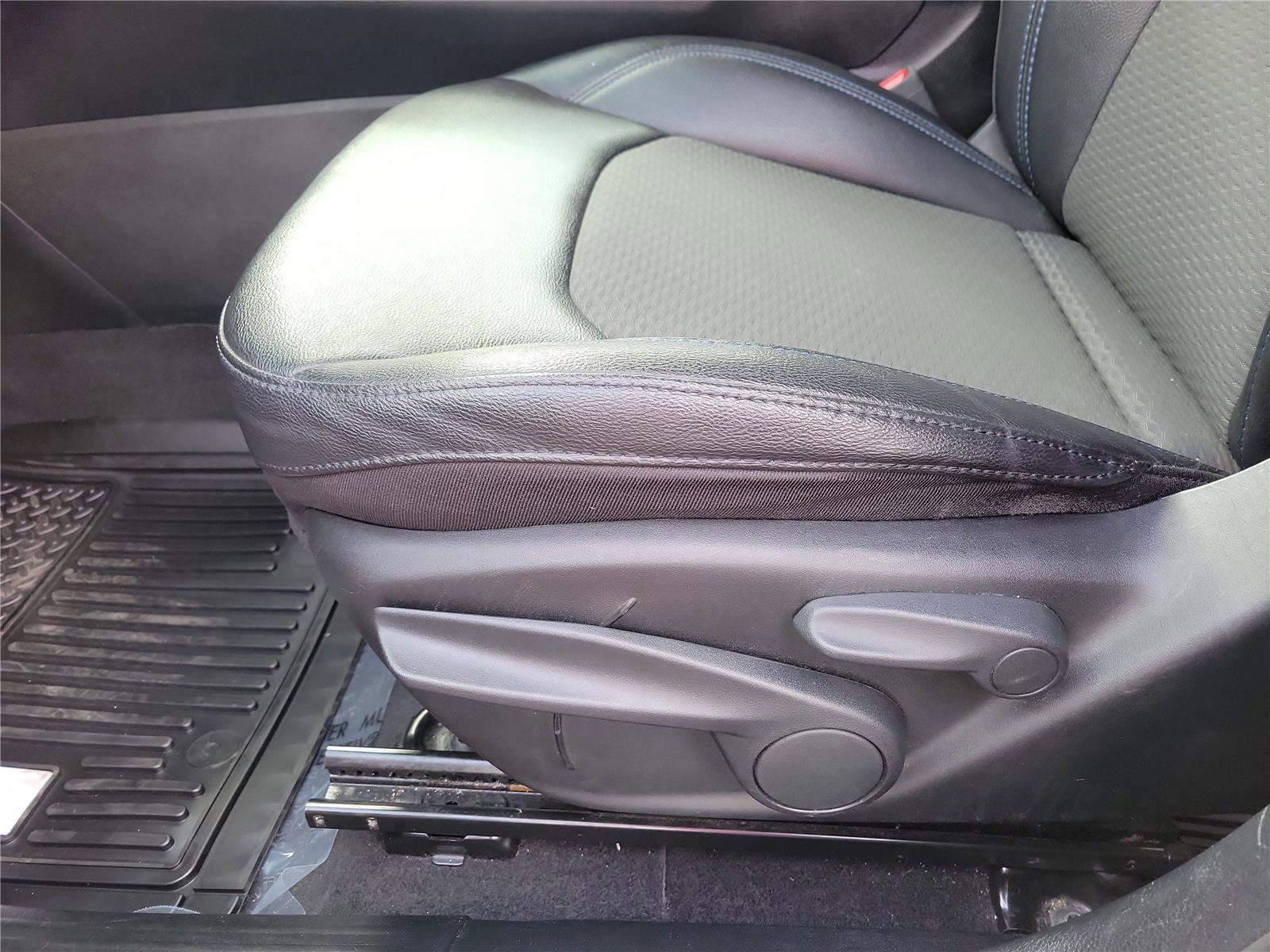 Used 2024 Jeep Compass Latitude AWD/4WD image 16