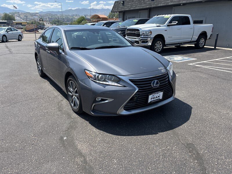 Used 2017 Lexus ES 300h w/ Navigation System Package FWD image 1