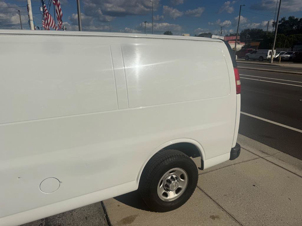 Used 2016 Chevrolet Express 2500 RWD image 10