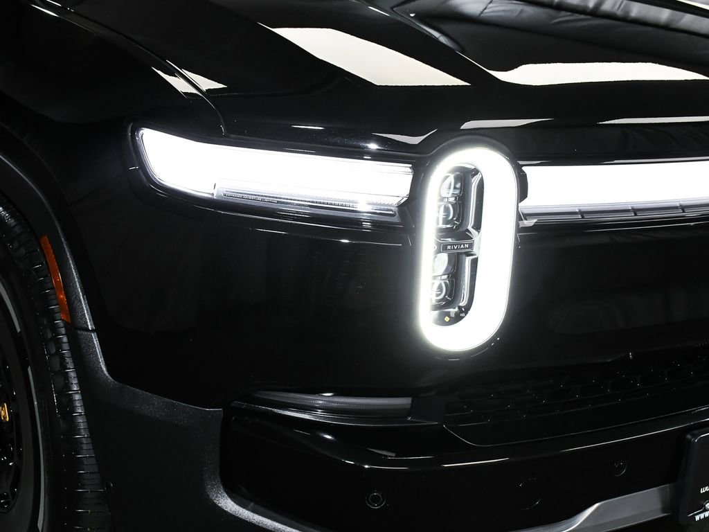 Used 2025 Rivian R1S Adventure image 82