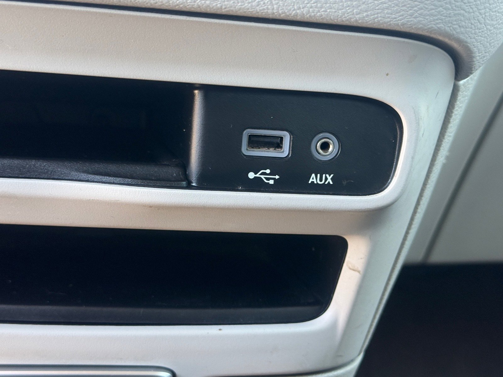 Used 2017 Chrysler Pacifica Touring-L w/ Tire & Wheel Group image 24