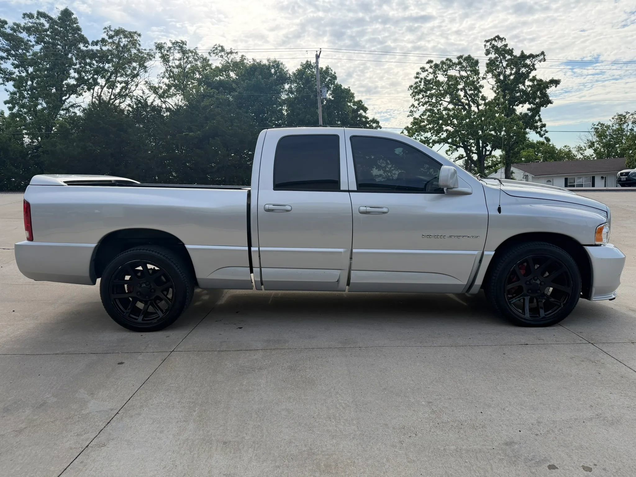 Used 2005 Dodge Ram 1500 Truck 2WD Quad Cab image 2