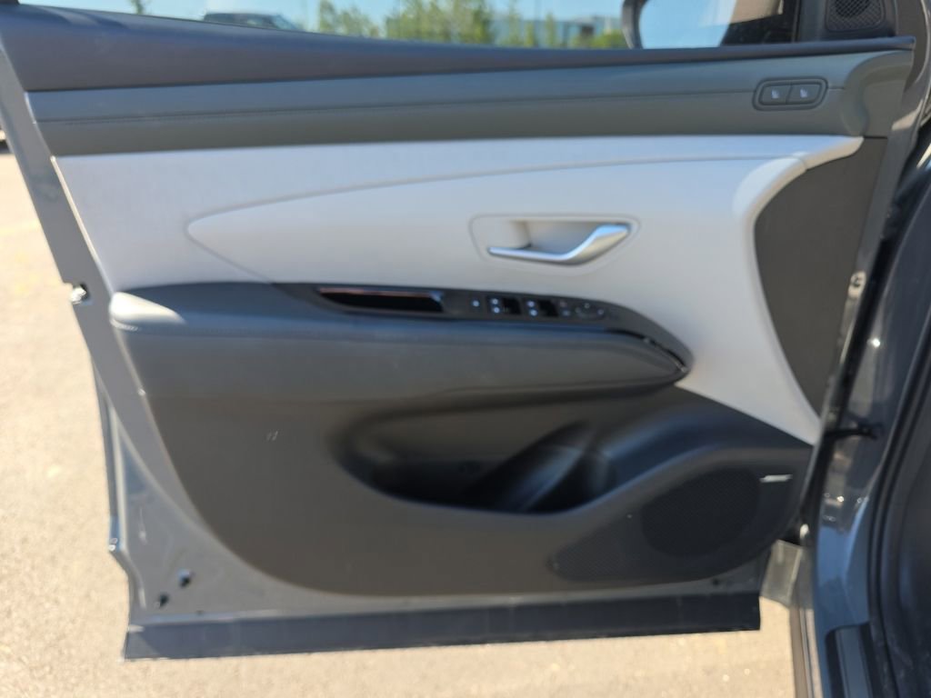 Used 2025 Hyundai Tucson Limited FWD image 13