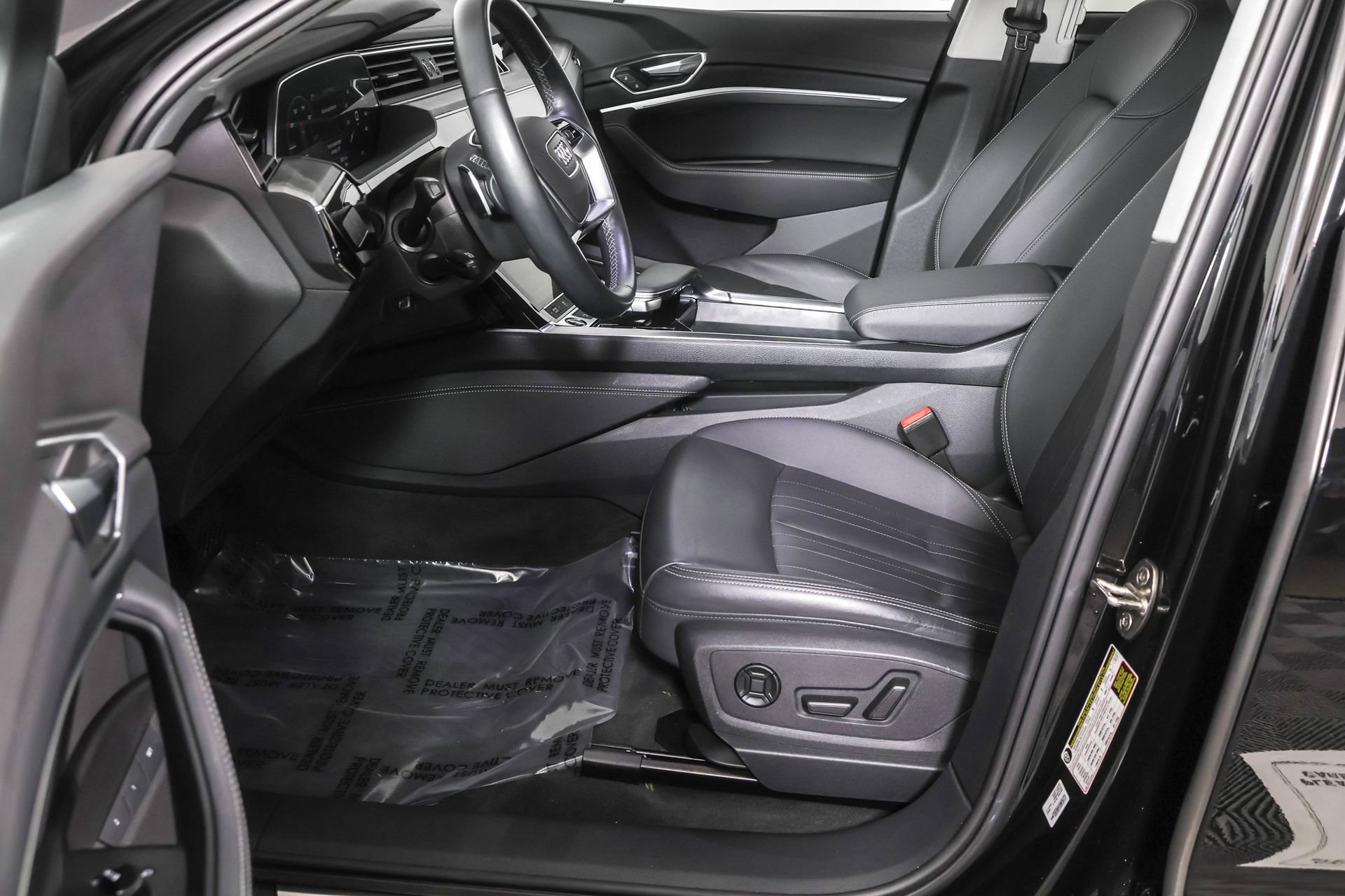 Used 2023 Audi e-tron Premium image 22