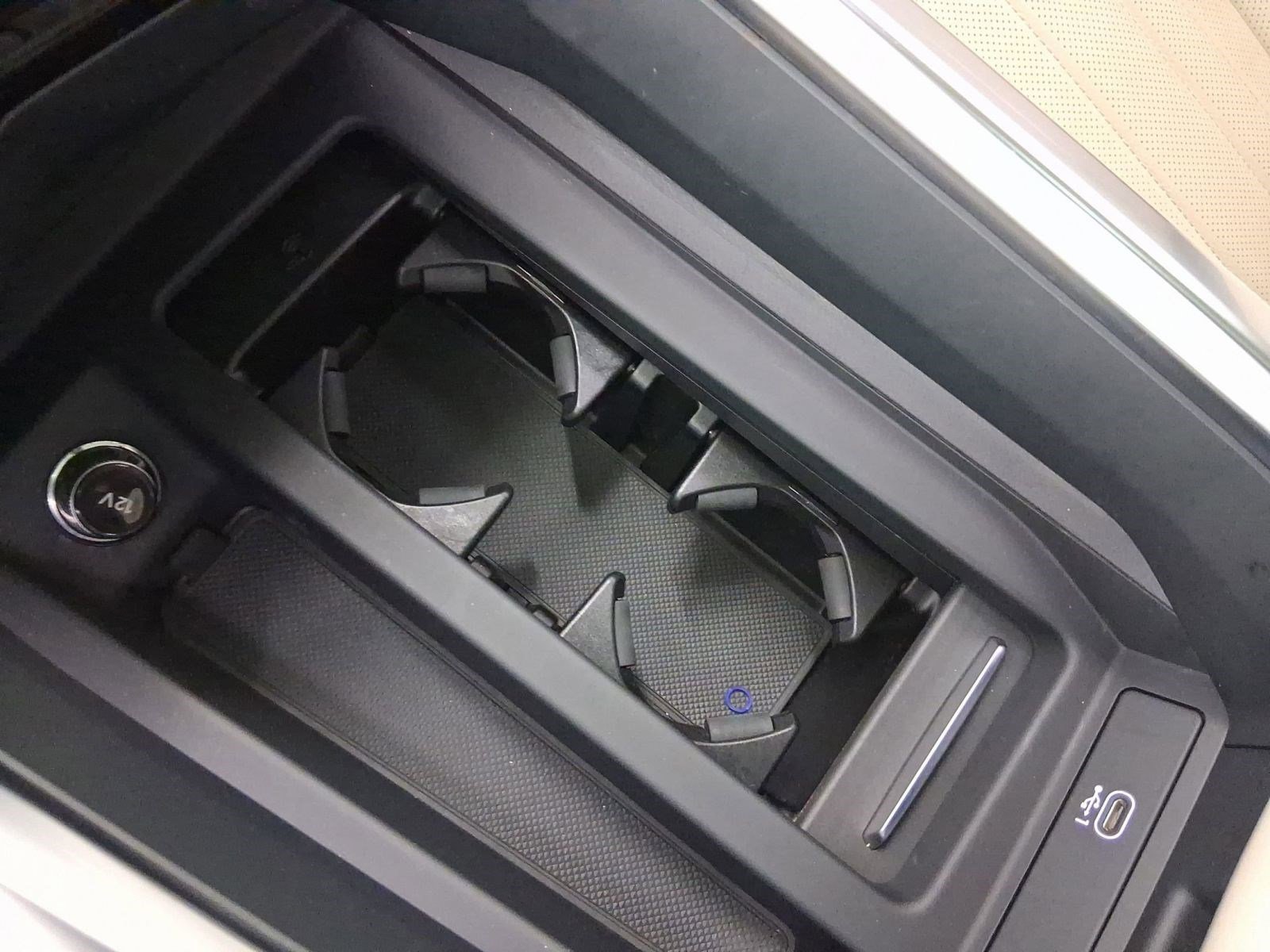 Used 2022 Audi e-tron Premium Plus image 28