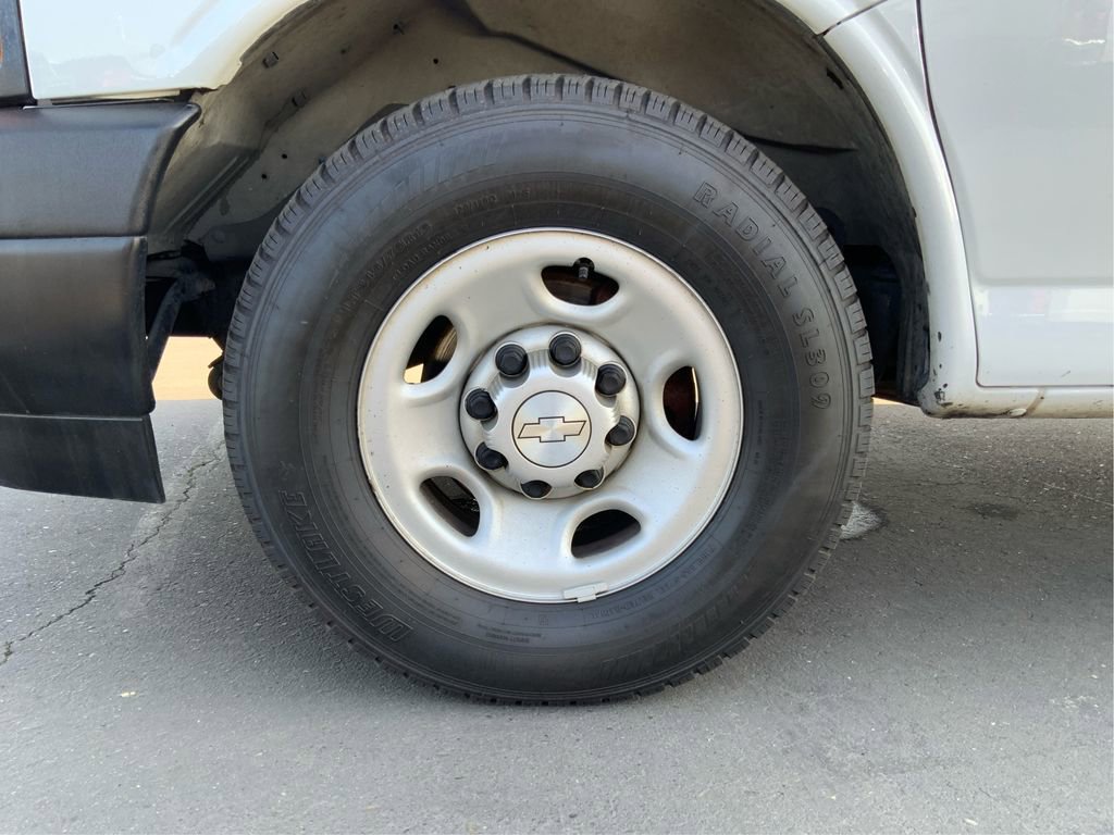 Used 2018 Chevrolet Express 2500 image 23