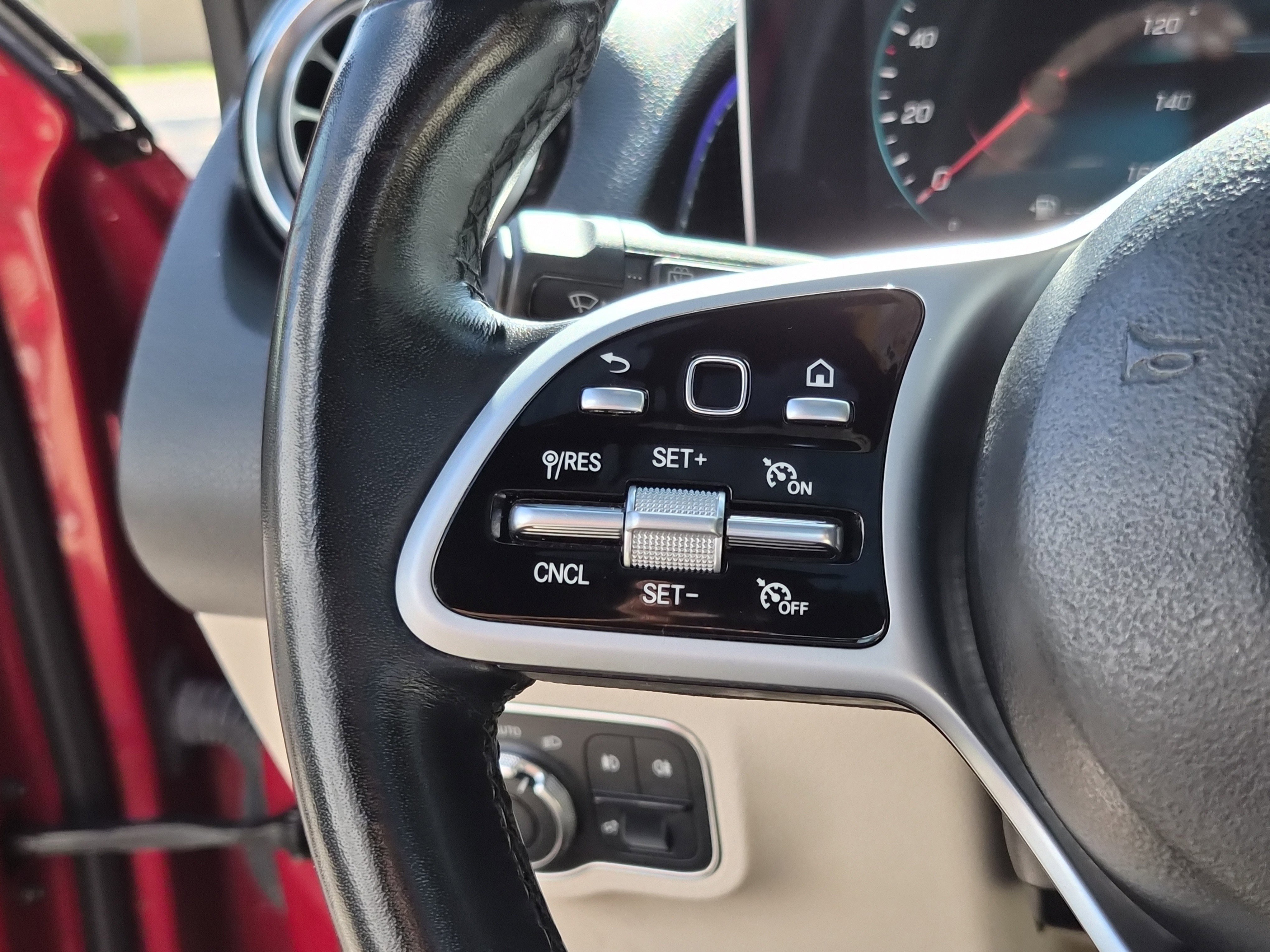 Used 2021 Mercedes-Benz GLB 250 4MATIC w/ Premium Package image 26