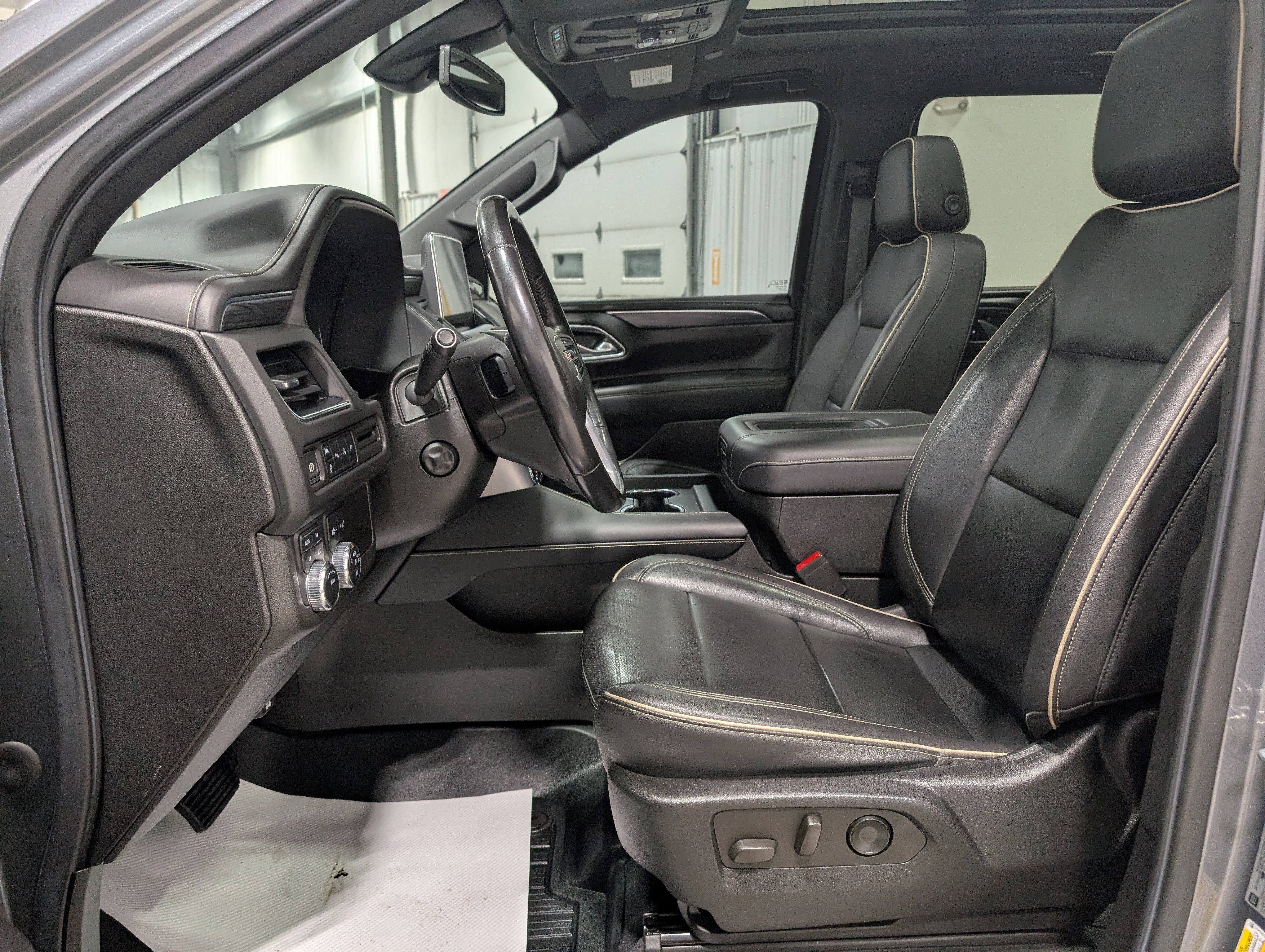 Used 2021 GMC Yukon XL SLT image 16