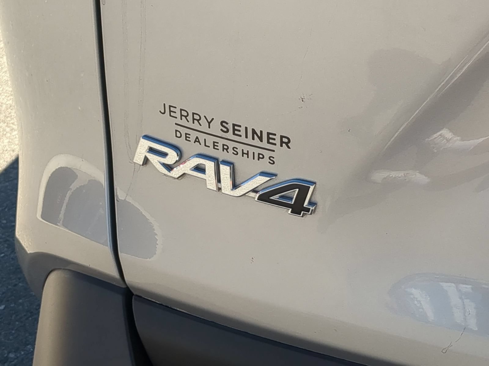 Used 2025 Toyota RAV4 XLE FWD image 24