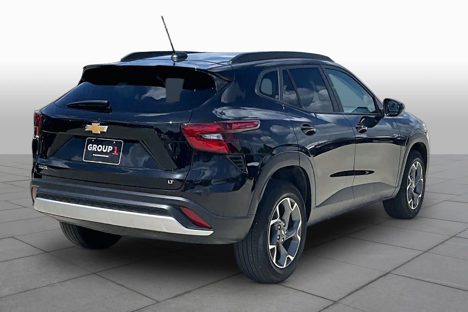 Used 2024 Chevrolet Trax LT w/ Driver Confidence Package FWD image 13