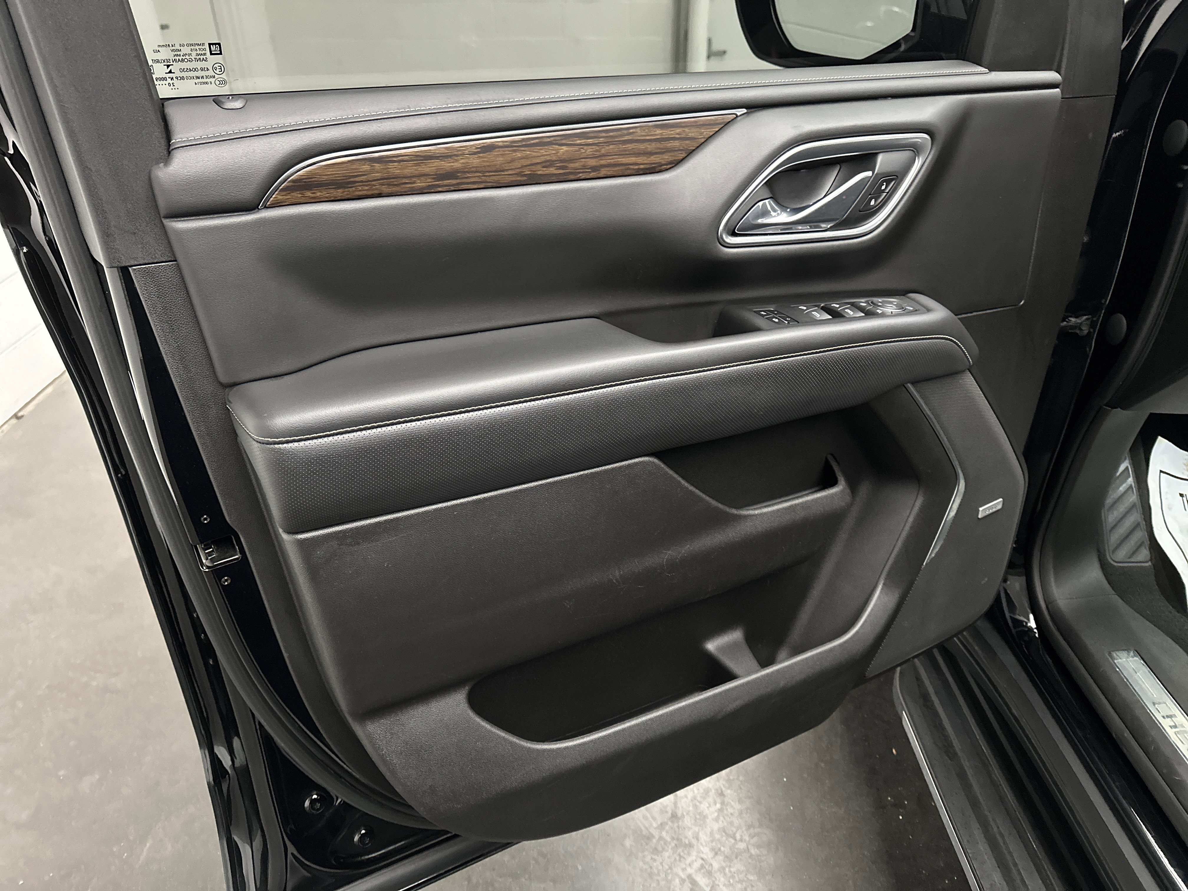 Used 2021 Chevrolet Tahoe Premier w/ Premium Package image 21