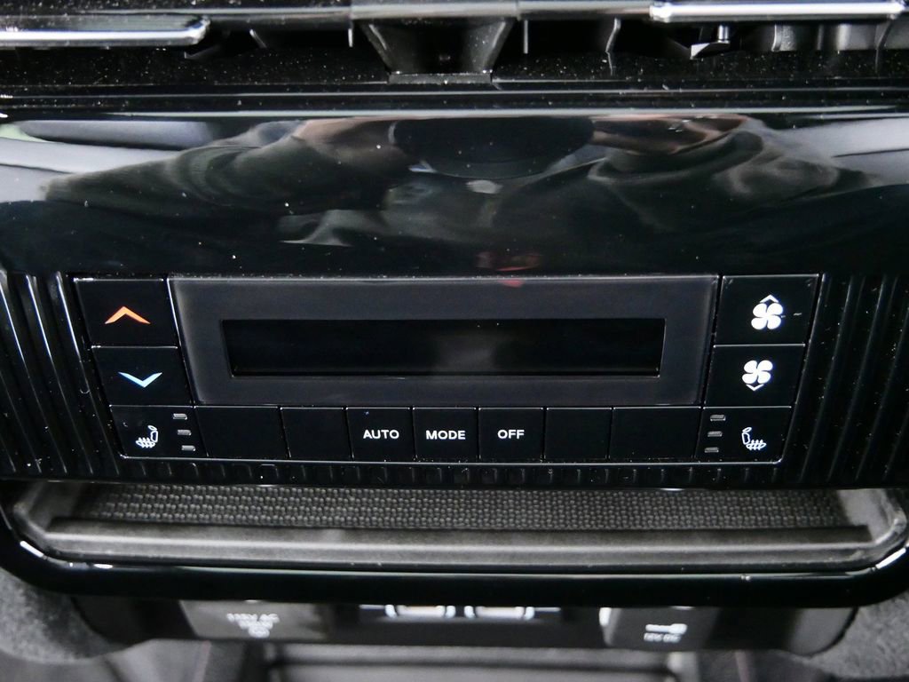 Used 2024 Jeep Wagoneer L Series II image 33