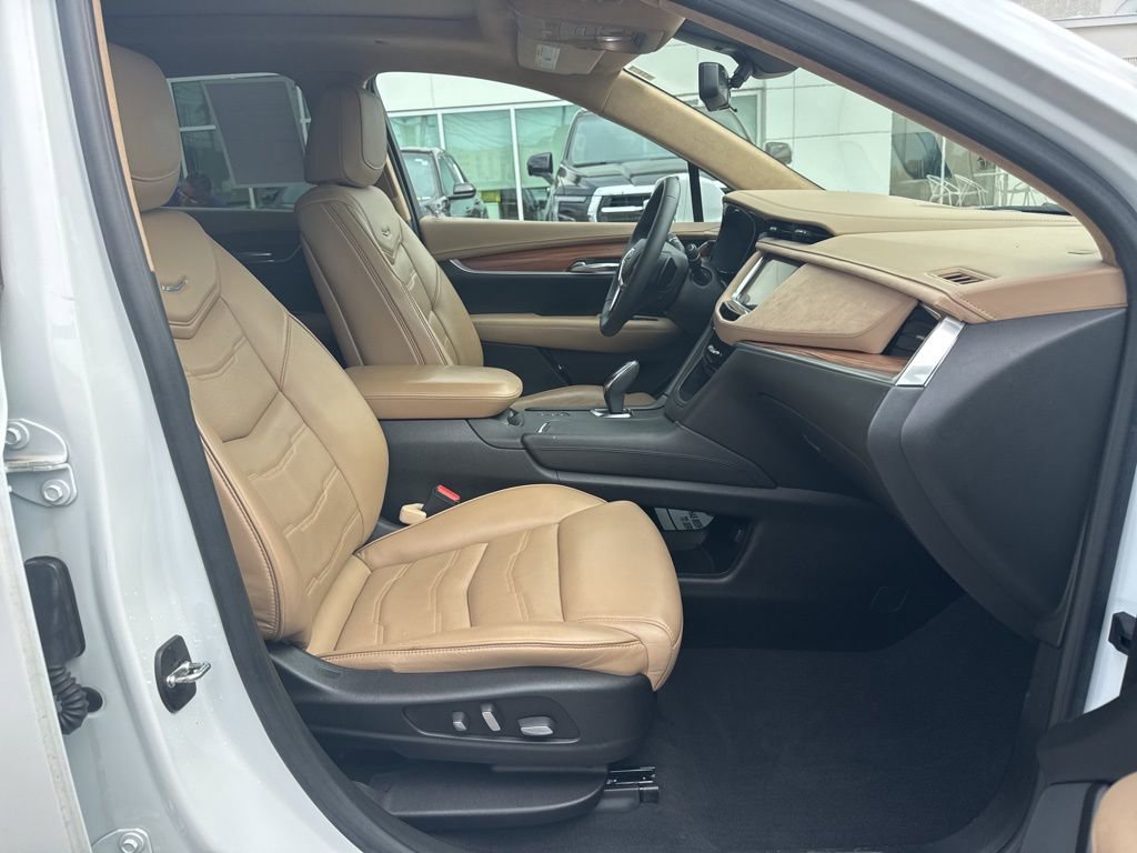 Used 2018 Cadillac XT5 Platinum w/ Driver Assist Package AWD/4WD image 18
