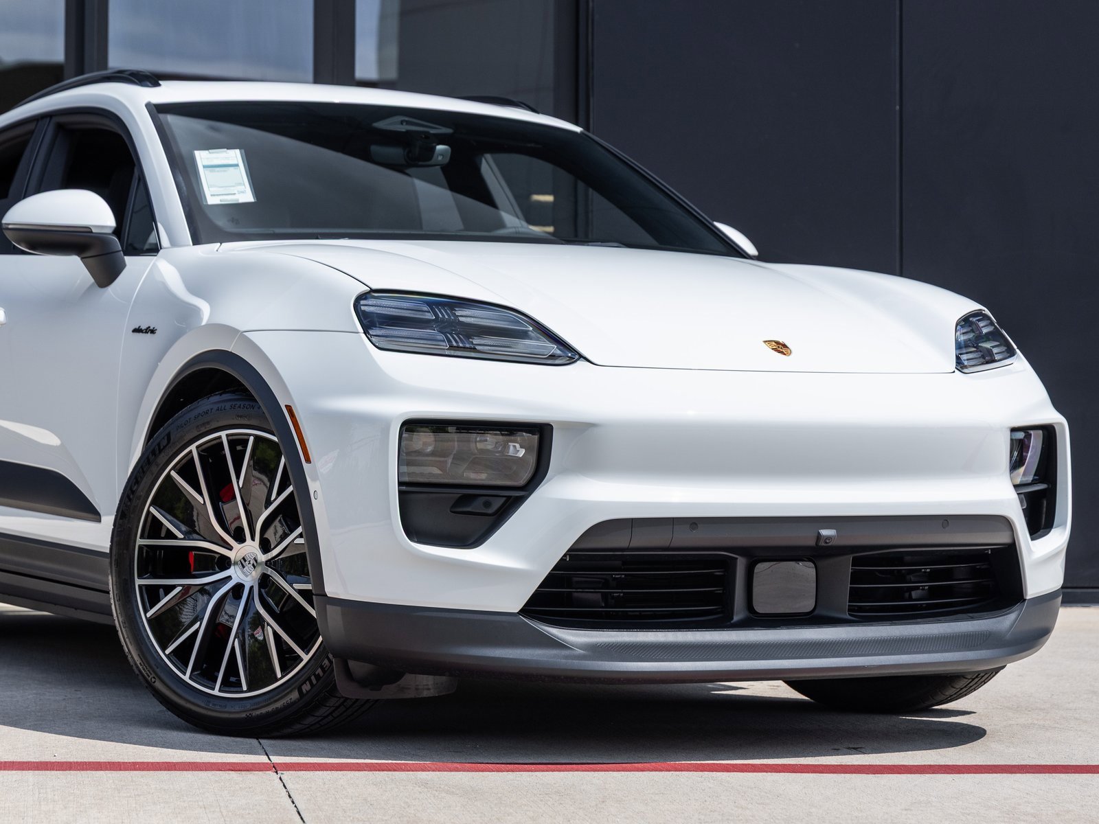 Used 2025 Porsche Macan 4S Electric image 9