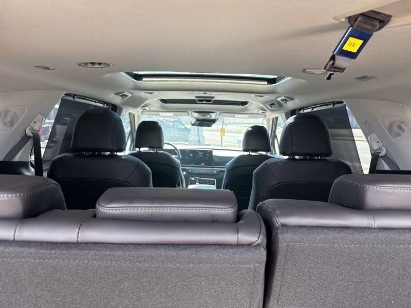 New 2026 Kia Carnival SX w/ SX Dark Edition Package image 12