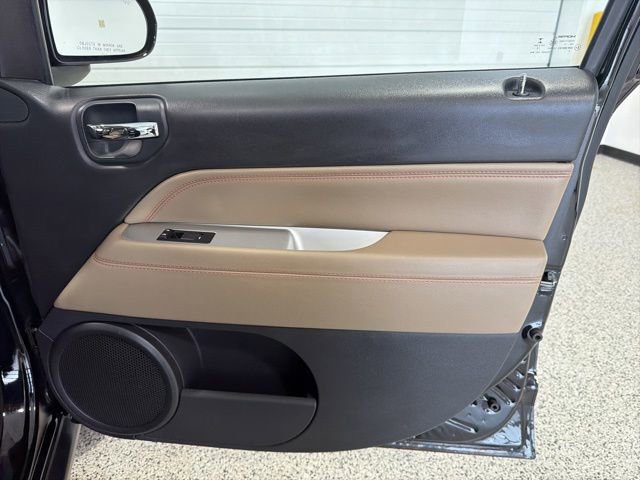 Used 2014 Jeep Compass Latitude w/ Sun/Sound Group image 18