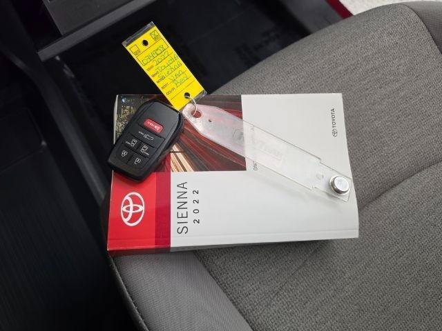 Used 2022 Toyota Sienna LE FWD image 31