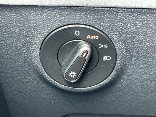 Certified 2025 Volkswagen Taos SEL AWD/4WD image 34