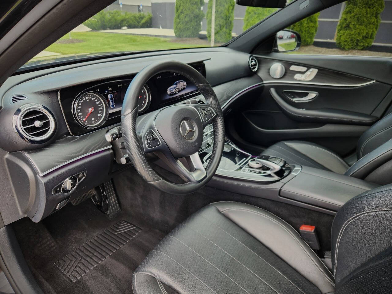 Used 2017 Mercedes-Benz E 300 4MATIC image 9