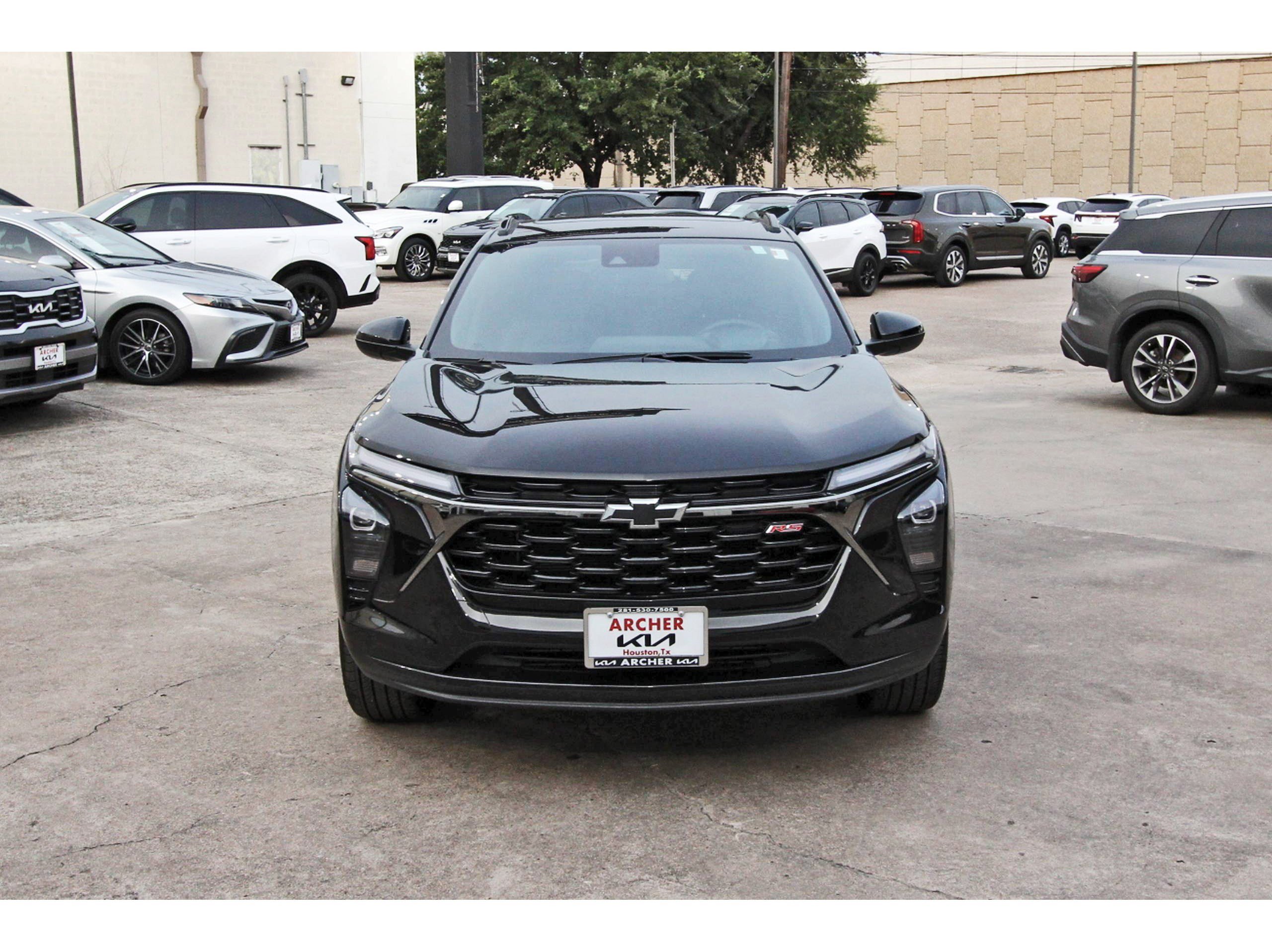 Used 2026 Chevrolet Trax RS w/ Sunroof Package FWD image 2