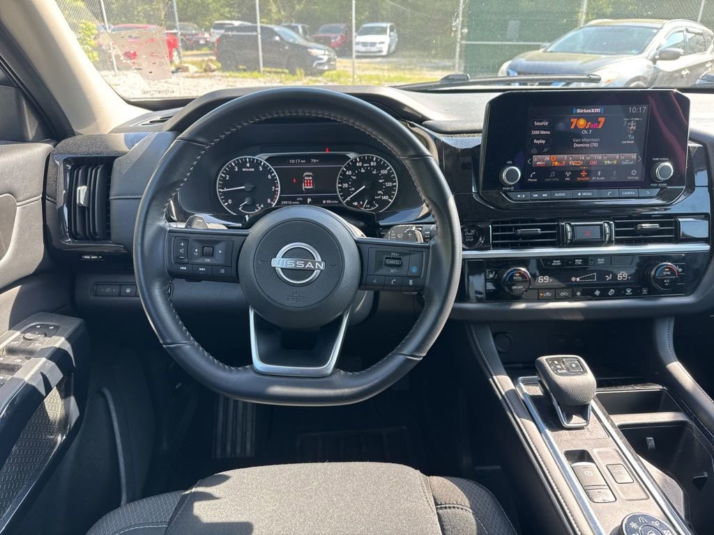 Used 2025 Nissan Pathfinder SV image 17