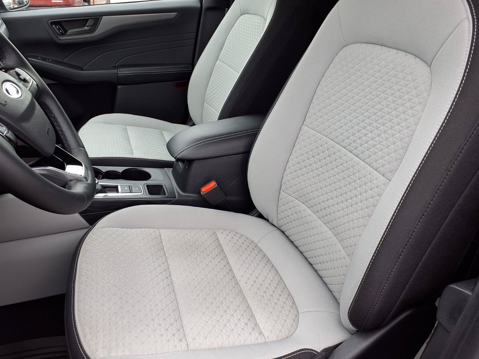 Used 2023 Ford Escape Active w/ Tech Pack #1 AWD/4WD image 3