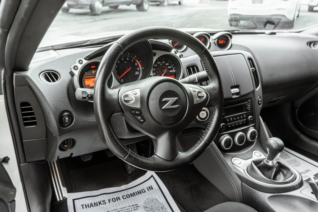 Used 2016 Nissan 370Z Touring image 9