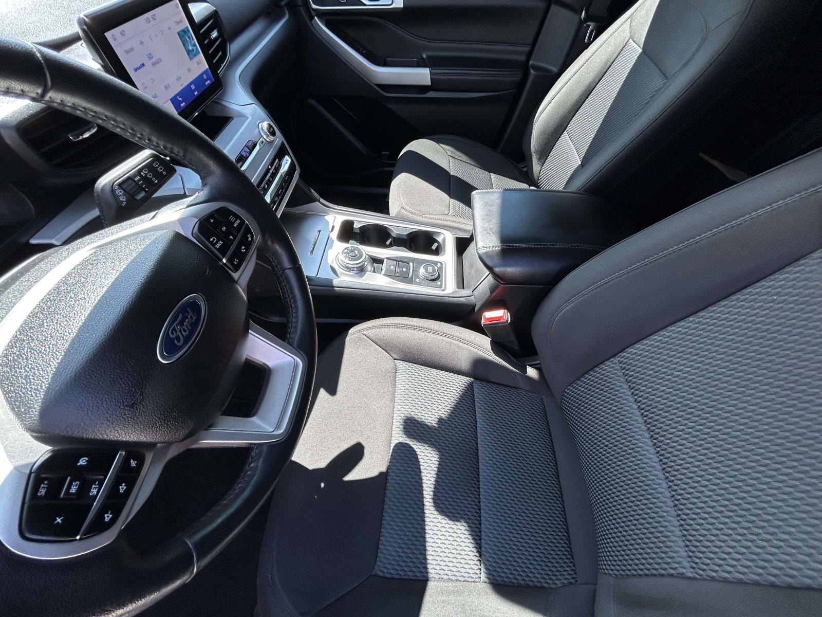 Used 2023 Ford Explorer XLT AWD/4WD image 10