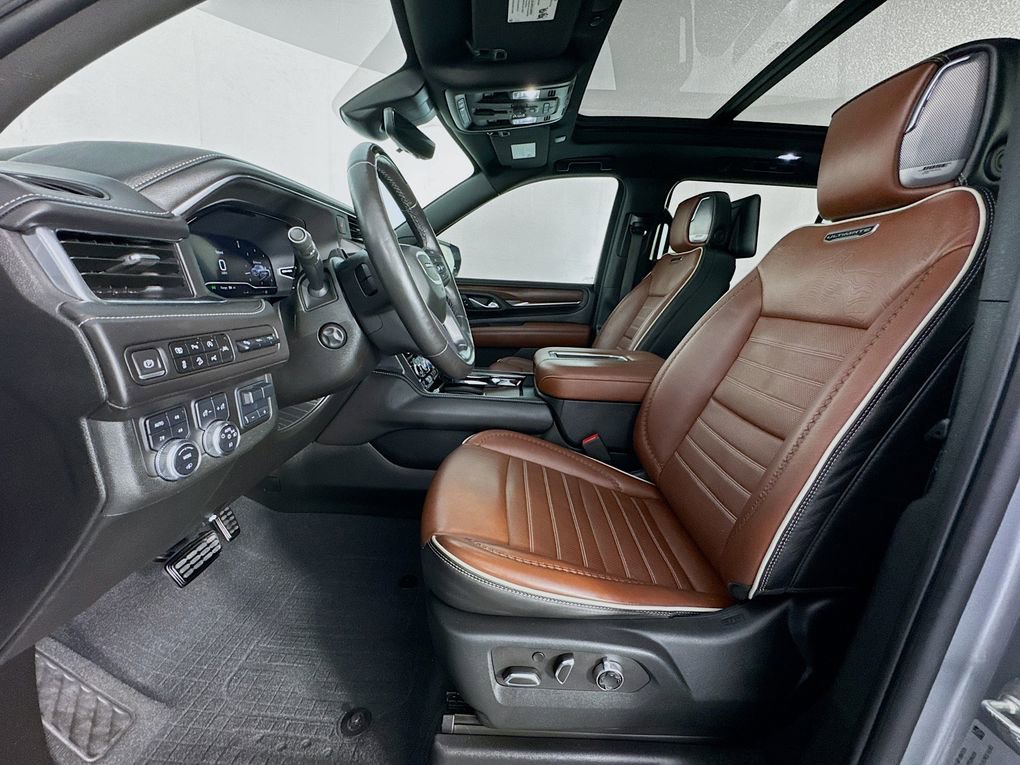 Used 2023 GMC Yukon XL Denali Ultimate AWD/4WD image 15