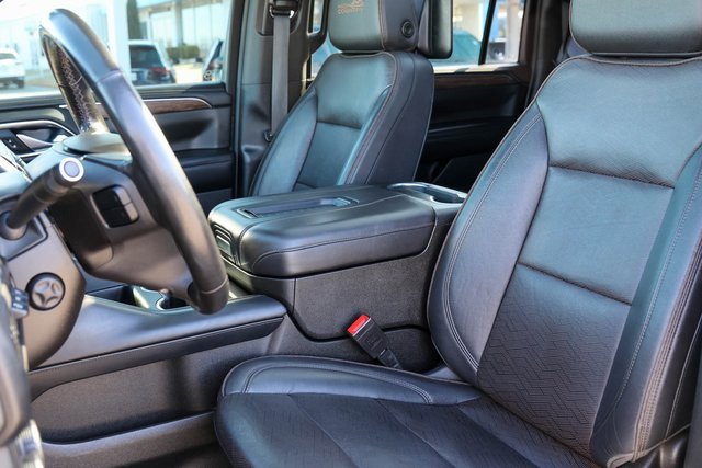 Used 2021 Chevrolet Suburban High Country image 15