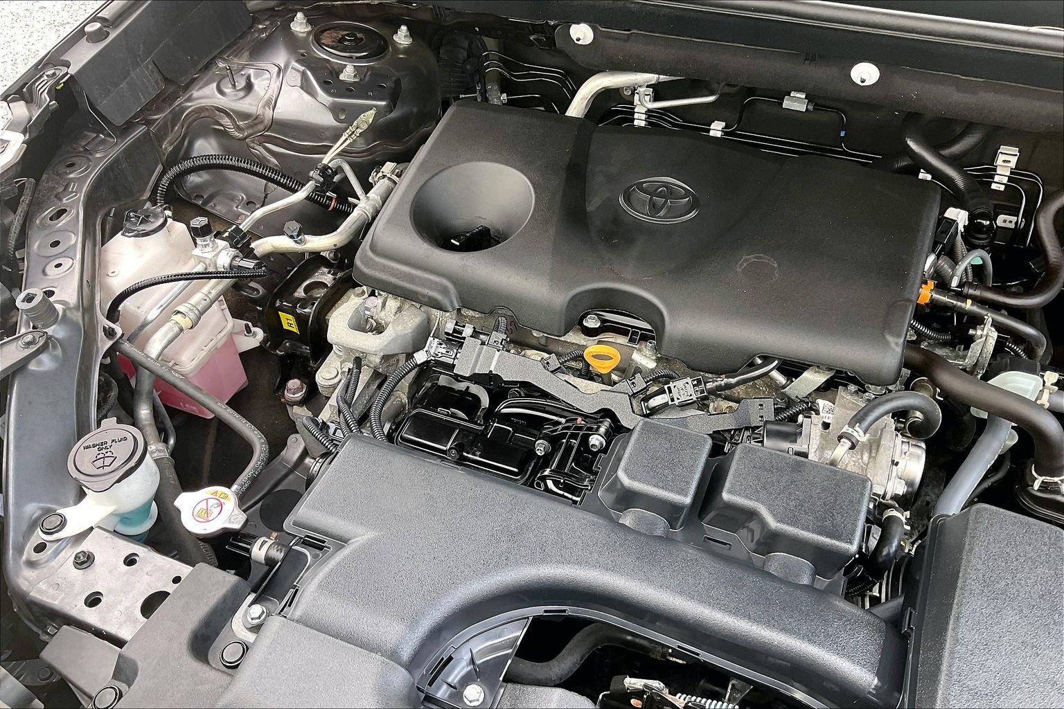 Used 2024 Toyota RAV4 XLE FWD image 35